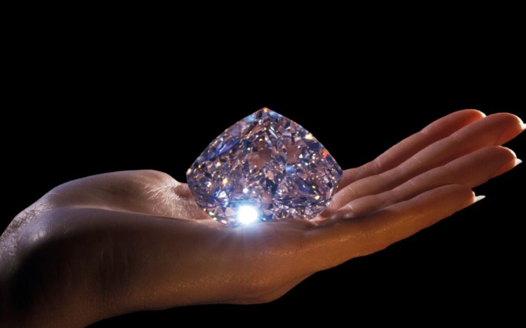 Kim cương 150 carat được ước tính có giá từ vài chục triệu USD đến hơn 100 triệu USD