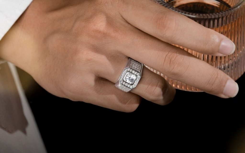 Giá nhẫn kim cương 10 ly hoàn thiện thường dao động từ 4,5 tỷ đến hơn 10 tỷ đồng