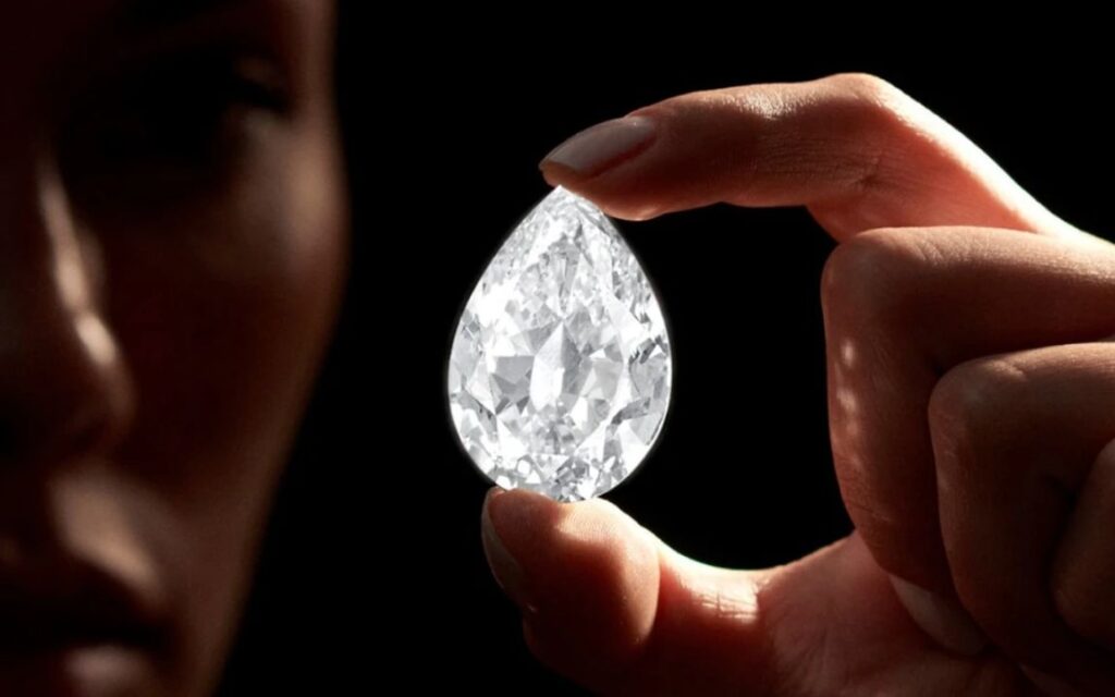 Kim cương 100 carat nặng 20gram