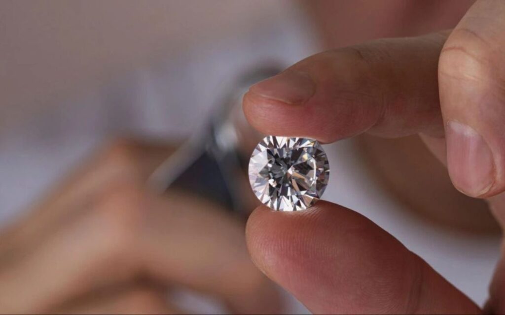 Giá kim cương 12 ly tự nhiên hiện nay dao động phổ biến từ 8,5 tỷ đến 32 tỷ đồng