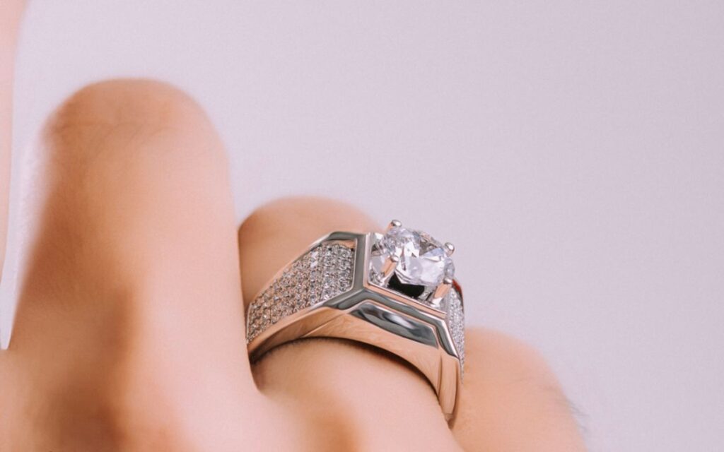 kim cương 12 ly giá bao nhiêu