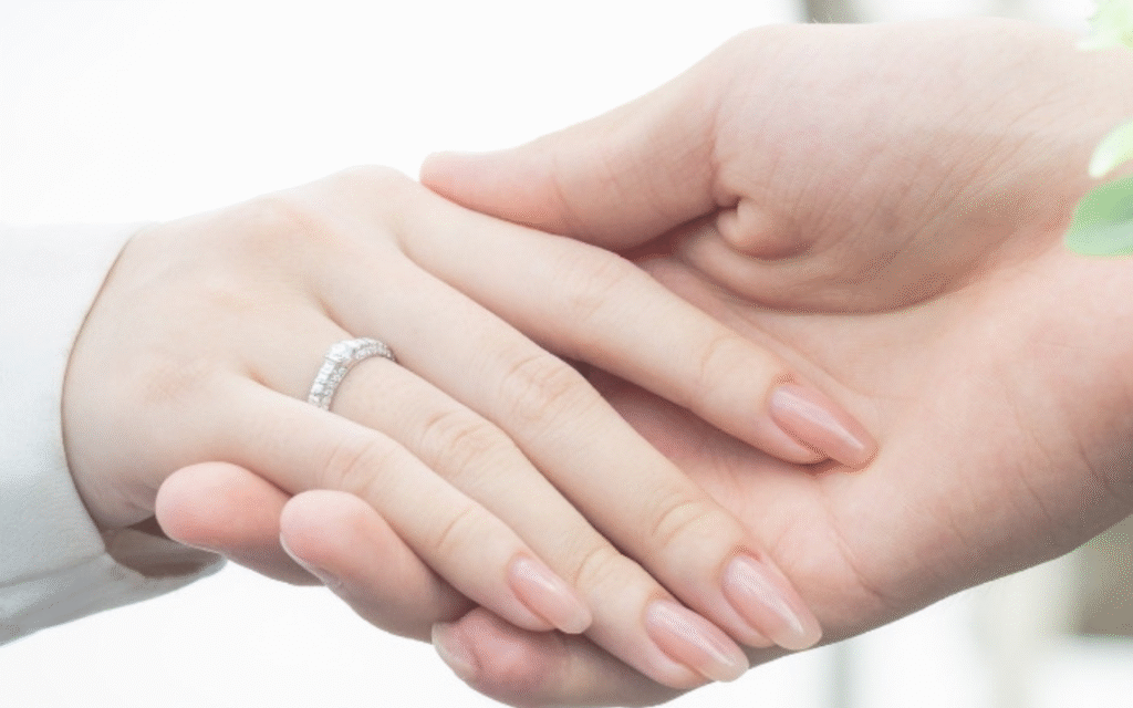 Giá kim cương 2 ly phụ thuộc vào nước màu, giác cắt và số lượng mua.