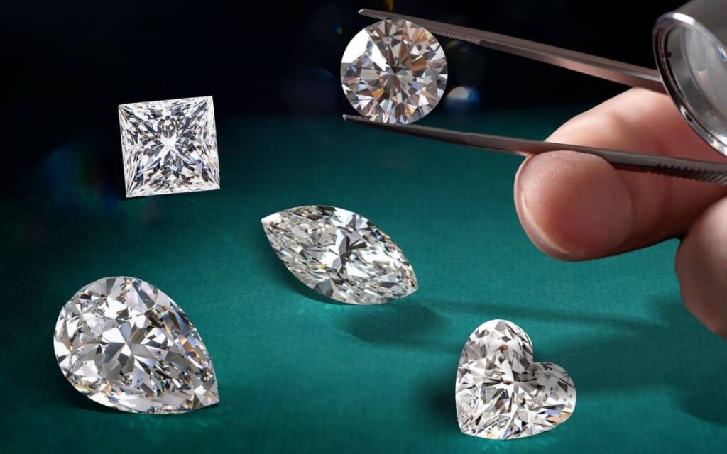 Một viên kim cương 2.5 ly có trọng lượng quy đổi tương đương khoảng 0.05 - 0.06 Carat