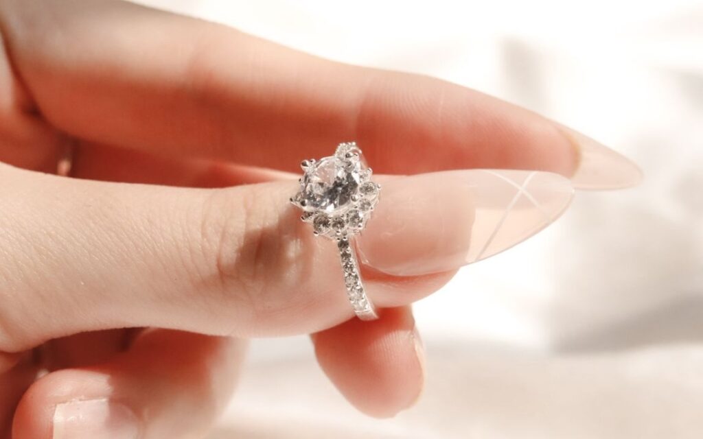 Bảng giá kim cương 6 carat mới nhất hôm nay