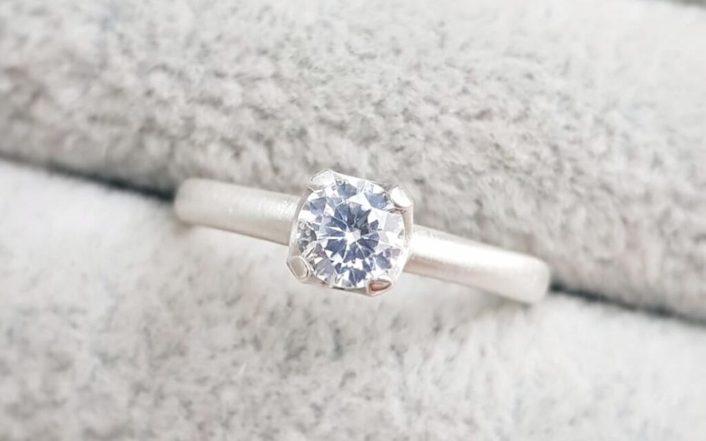 Kim cương 5 ly là thuật ngữ dùng để chỉ những viên kim cương có đường kính xấp xỉ 5 milimet