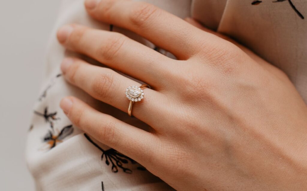 Nên chọn kim cương 5ly tự nhiên nếu bạn coi trọng giá trị vĩnh cửu