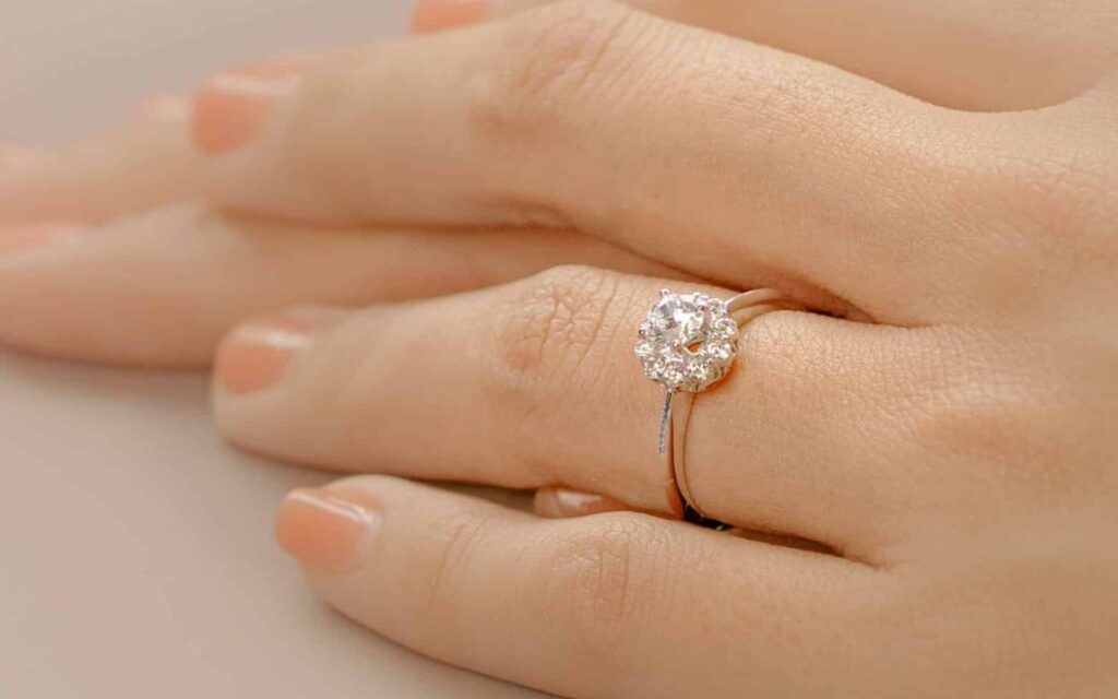 Nhẫn câu hôn kim cương 4ly cho nữ