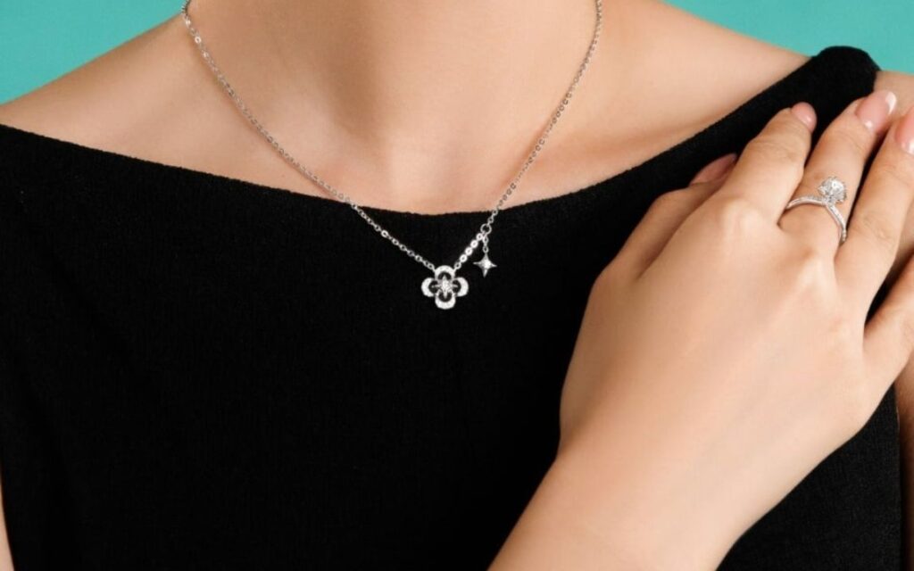 Mặt dây chuyền kim cương 4 ly