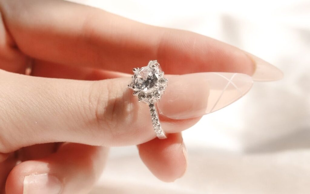 Nhẫn cầu hôn kim cương 6 ly