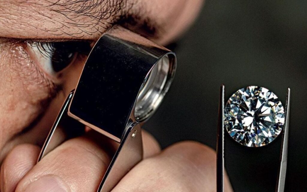 Bên cạnh 4Cs, giá trị của một viên kim cương 6ly8 còn chịu tác động từ nhiều yếu tố khác