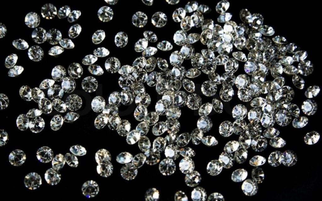 Kim cương tấm tự nhiên được khai thác dưới lòng đất sâu