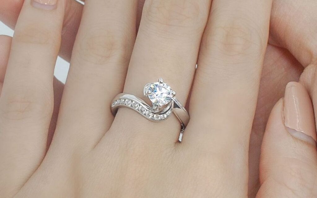 Kim cương 3ly2 có trọng lượng khoảng 0.12 - 0.15 carat