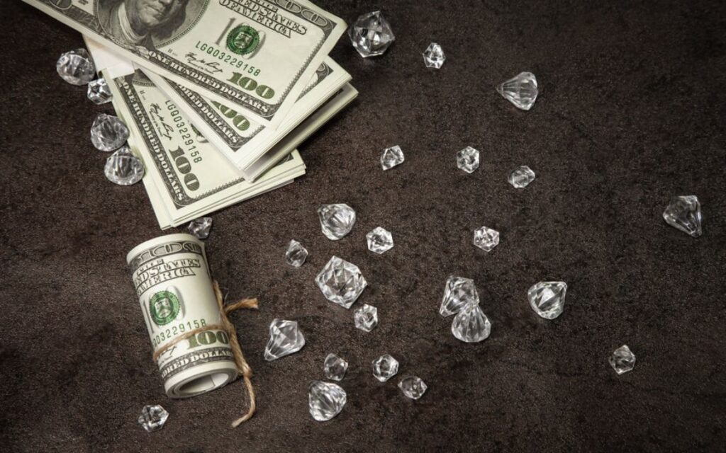 Kim cương thiên nhiên, đặc biệt có chứng nhận GIA, được công nhận toàn cầu là tài sản tích trữ