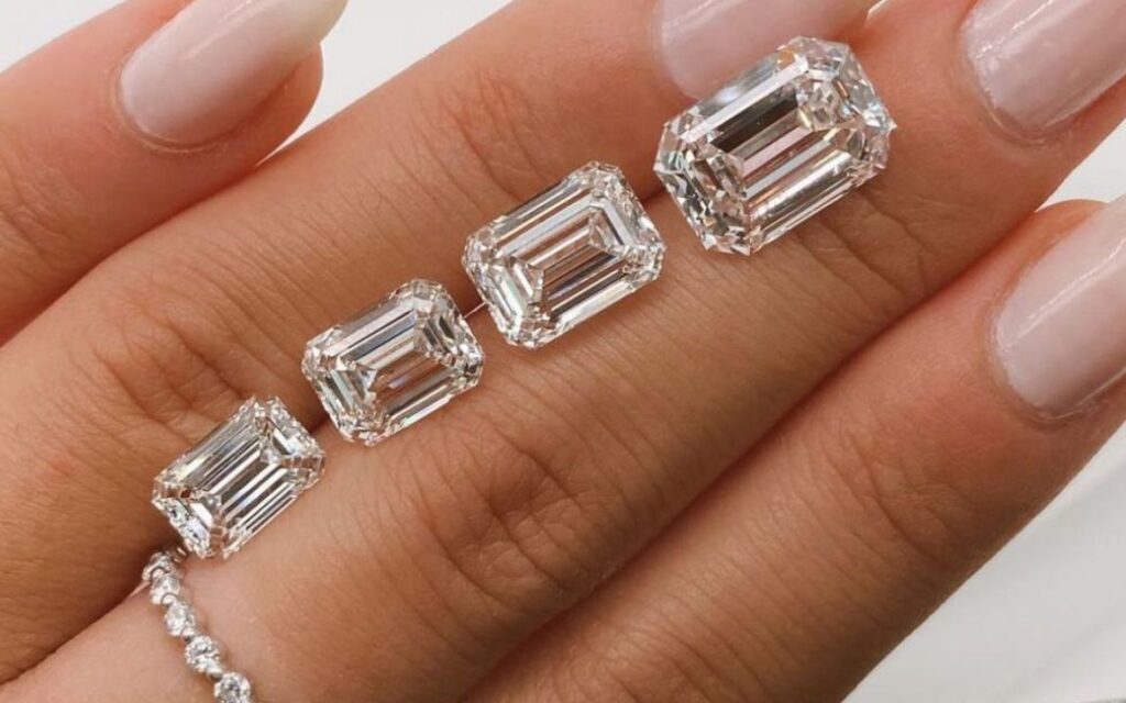 Kim cương Emerald có vẻ đẹp sang trọng, thanh lịch, trông lớn hơn thực tế, giá tốt hơn Round và mang nét cá tính riêng.