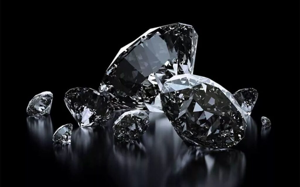 Kim cương đen tự nhiên, còn gọi là Carbonado, là loại kim cương thật có cấu trúc đa tinh thể (polycrystalline) độc đáo