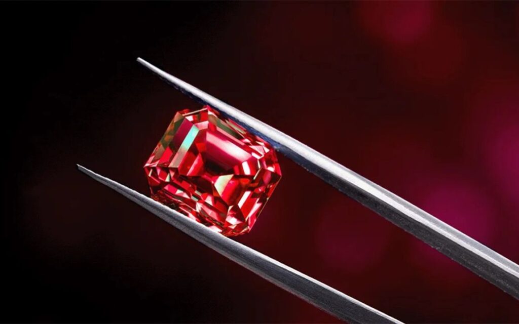 Kim cương đỏ hiếm do mỏ Argyle đóng cửa, sản lượng mỗi năm rất ít.