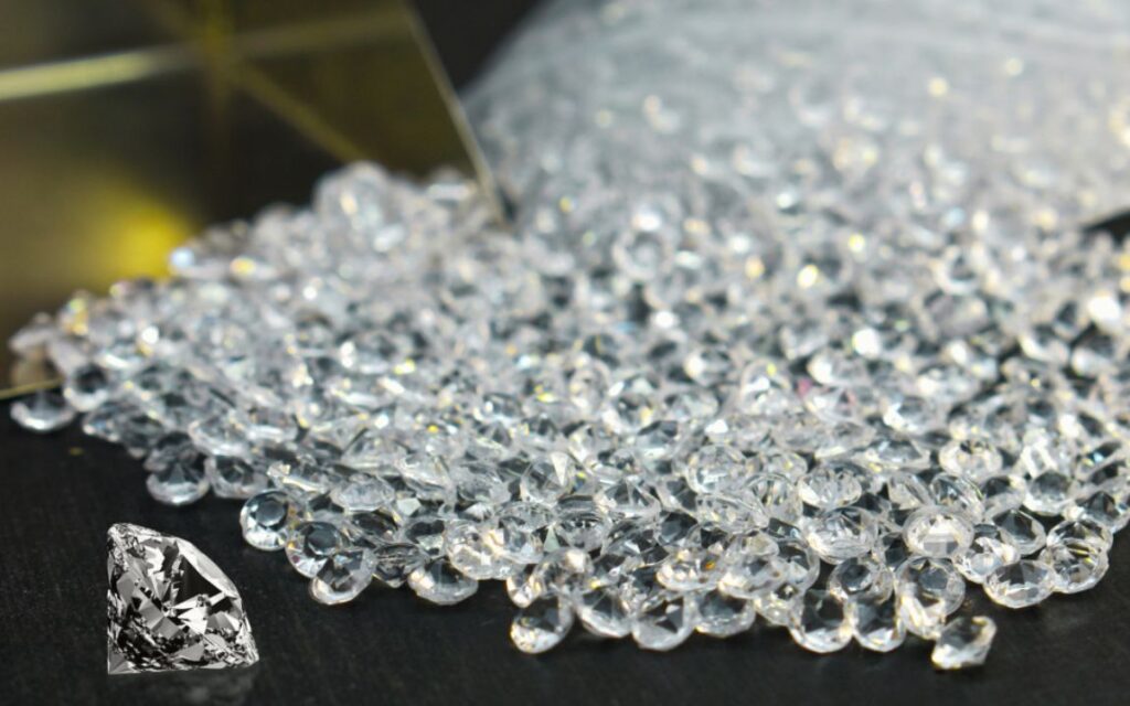 Chất lượng 4Cs là yếu tố quan trọng ảnh hưởng đến chất lượng kim cương tấm