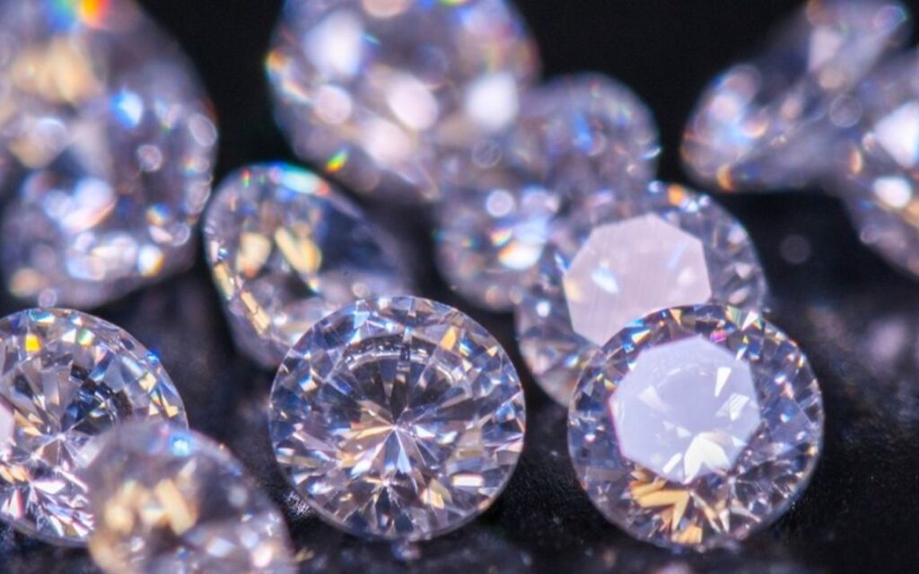 Kim cương tự nhiên đạt chuẩn 4Cs theo tiêu chuẩn của GIA