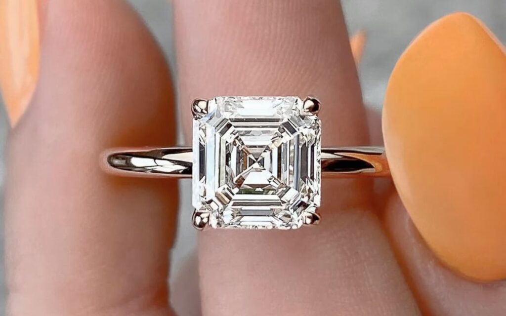 Nhẫn kim cương trắng