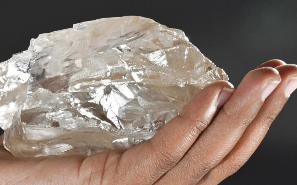 Kim cương có độ cứng 10/10 Mohs