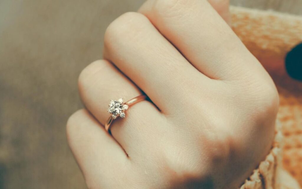Nhẫn cầu hôn