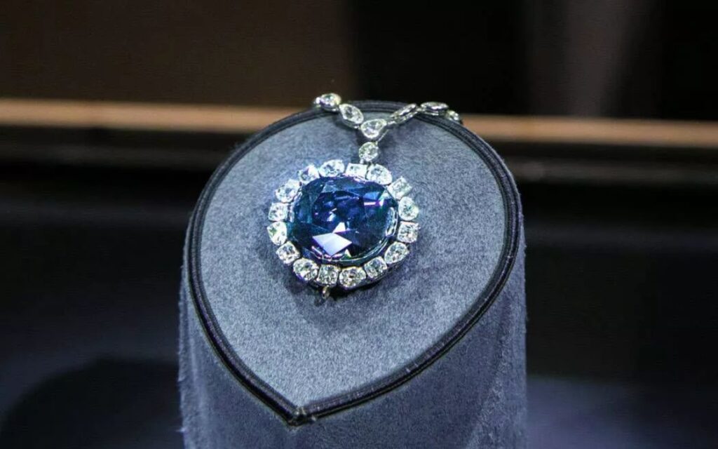 Nhẫn Kim Cương Hope Diamond